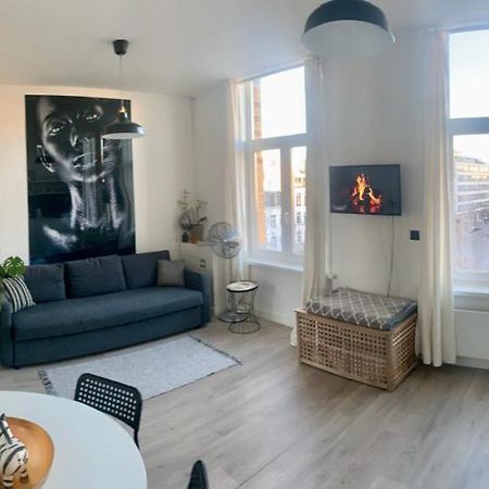 Sleep Inn - Black And White Modern Flat With Cityview Antuérpia Exterior foto