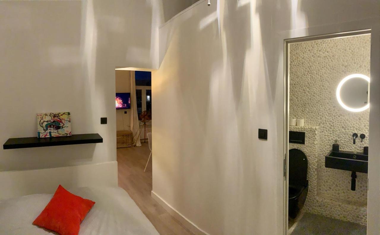 Sleep Inn - Black And White Modern Flat With Cityview Antuérpia Exterior foto